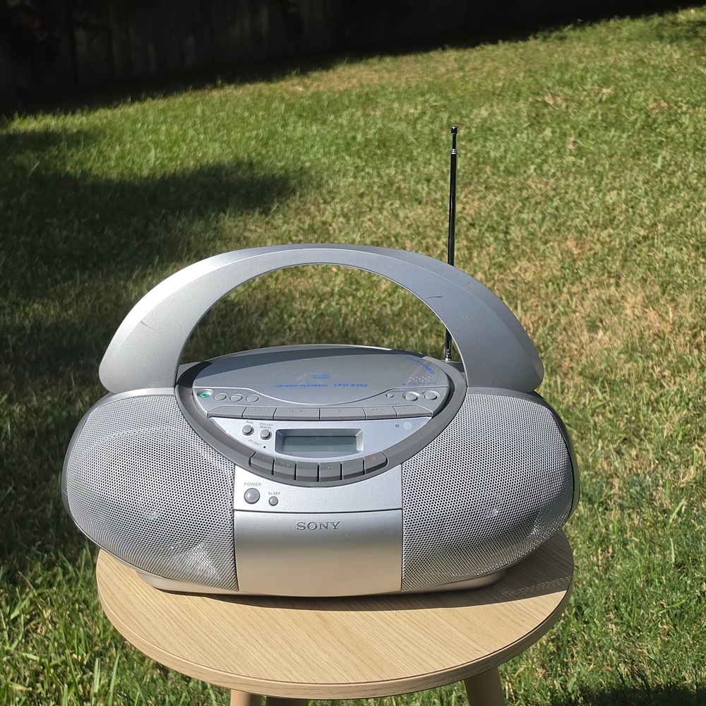 Sony CFD-S350 Portable CD Radio Cassette Boombox Silver Mega Bass cd no work.